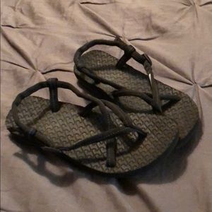 Oragous sandals